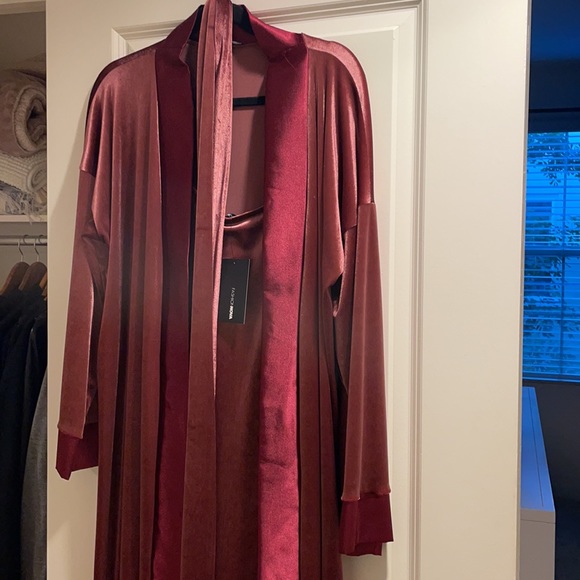 FN Rich Taste Velvet Marsala Duster+Gown Set S NWT - Picture 6 of 10